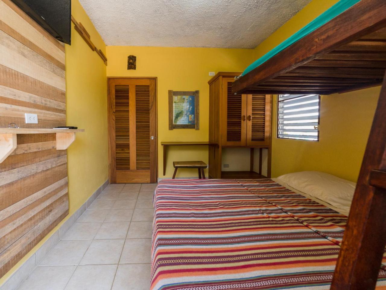 Auberge de jeunesse A Piece Of Ground à Punta Gorda Extérieur photo