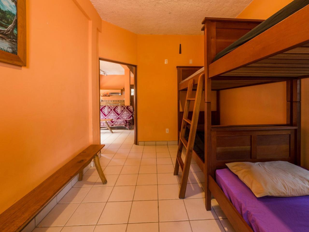 Auberge de jeunesse A Piece Of Ground à Punta Gorda Extérieur photo